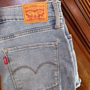 High wasted Levis shorts.